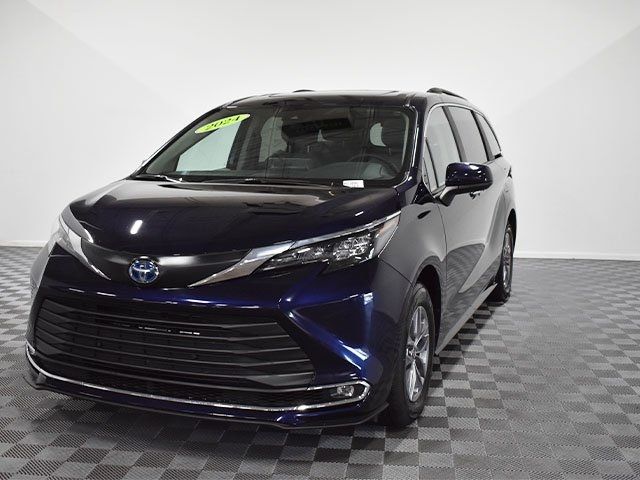 2024 Toyota Sienna XLE