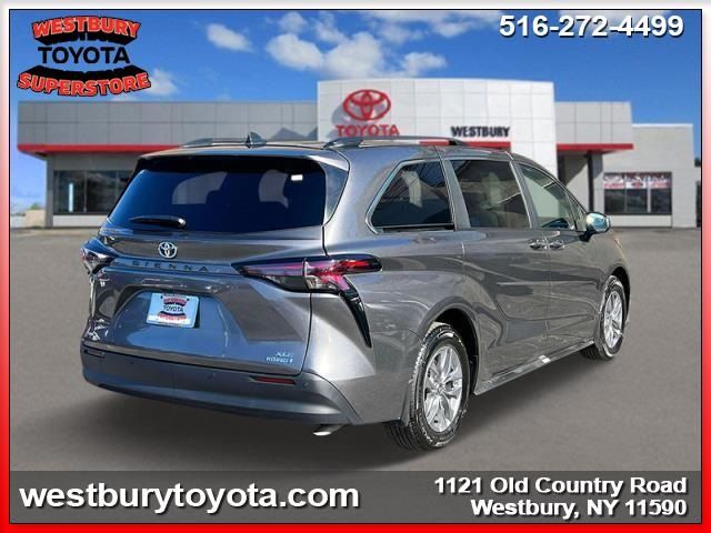 2024 Toyota Sienna XLE