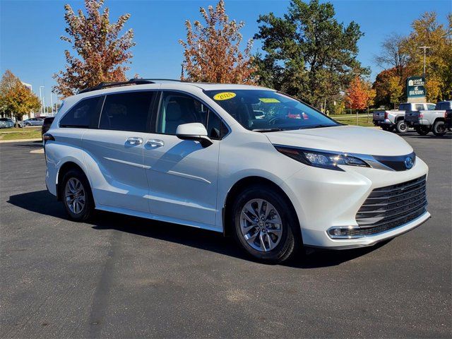 2024 Toyota Sienna XLE