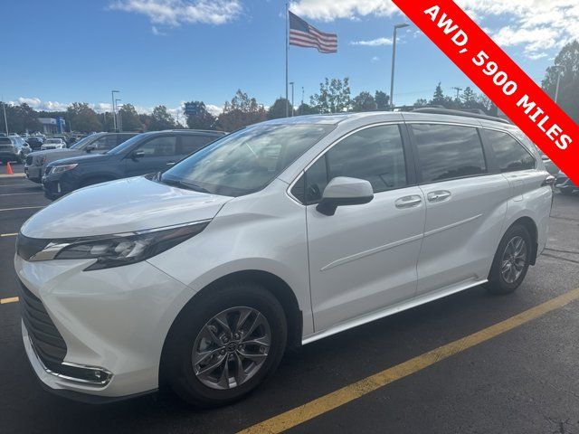 2024 Toyota Sienna XLE