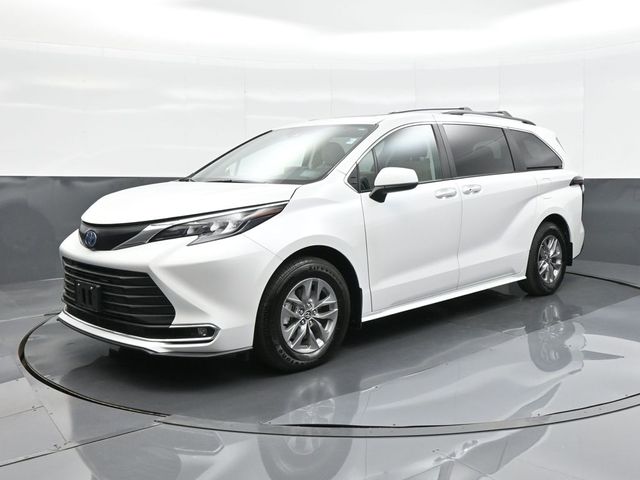 2024 Toyota Sienna XLE