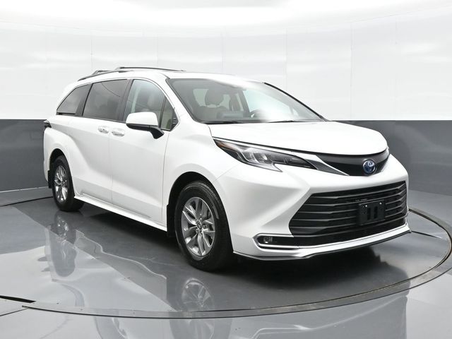 2024 Toyota Sienna XLE