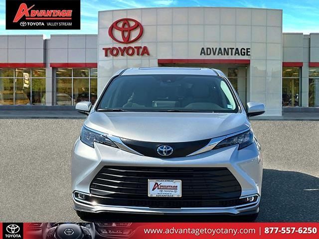 2024 Toyota Sienna XLE