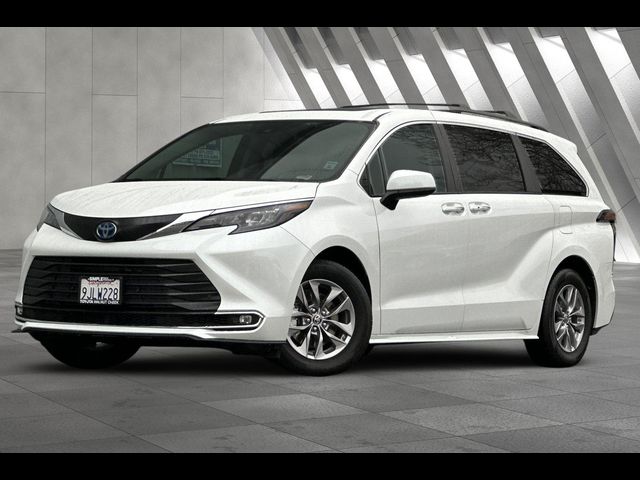 2024 Toyota Sienna XLE