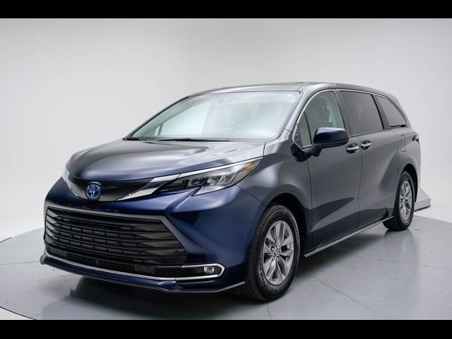 2024 Toyota Sienna XLE