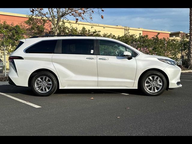 2024 Toyota Sienna XLE