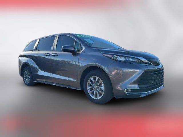 2024 Toyota Sienna XLE