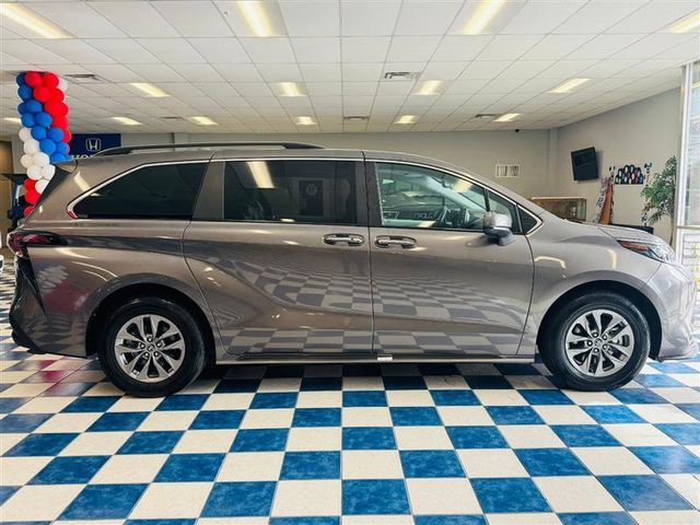 2024 Toyota Sienna XLE