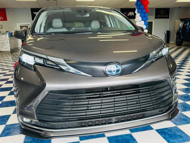 2024 Toyota Sienna XLE