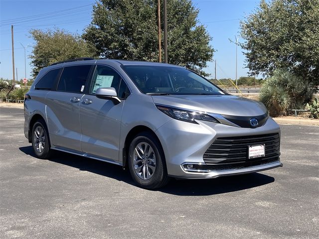 2024 Toyota Sienna XLE