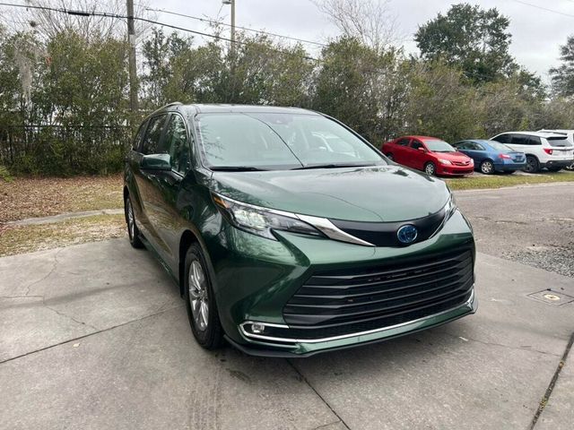 2024 Toyota Sienna XLE