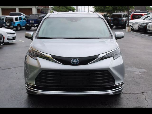 2024 Toyota Sienna XLE