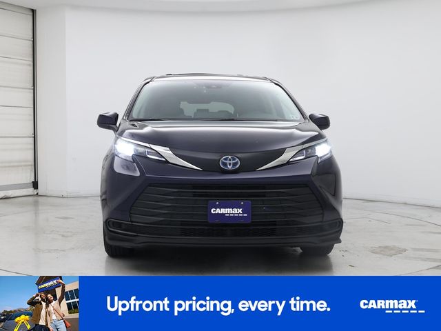 2024 Toyota Sienna LE