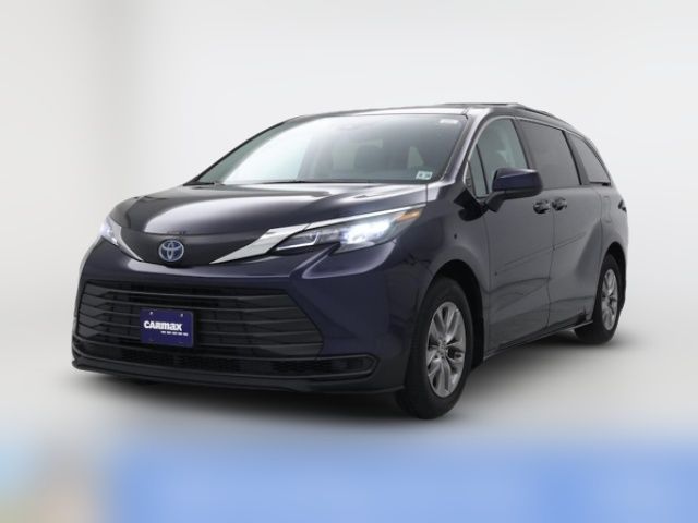2024 Toyota Sienna LE