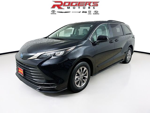 2024 Toyota Sienna LE