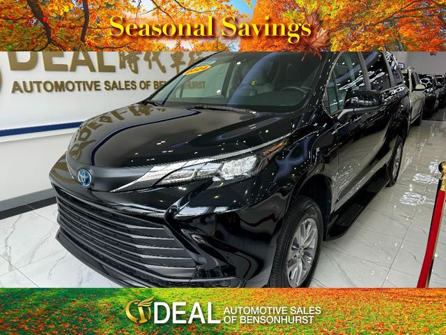 2024 Toyota Sienna LE