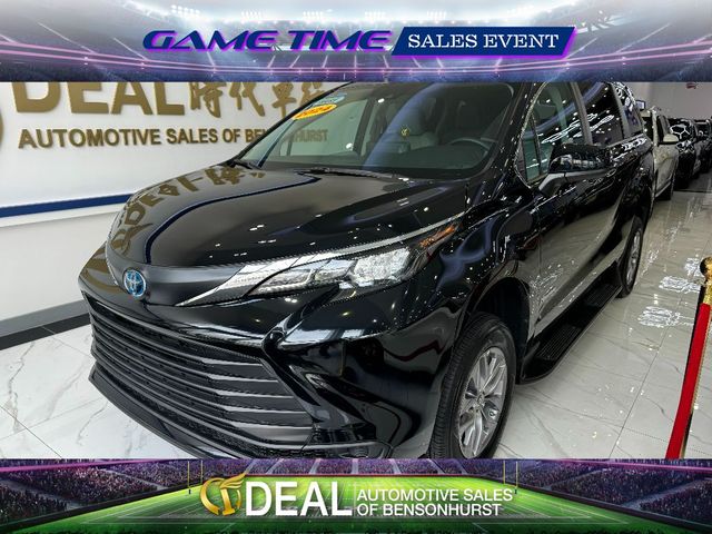 2024 Toyota Sienna LE