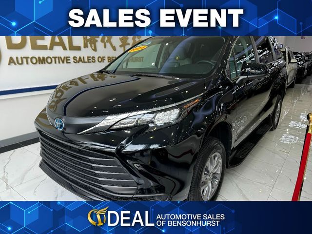 2024 Toyota Sienna LE