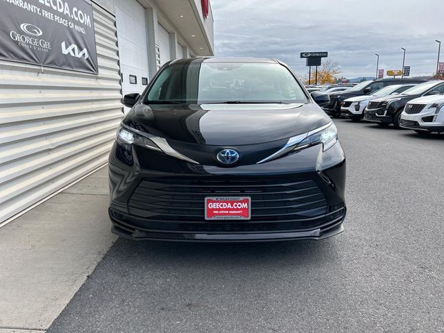 2024 Toyota Sienna LE