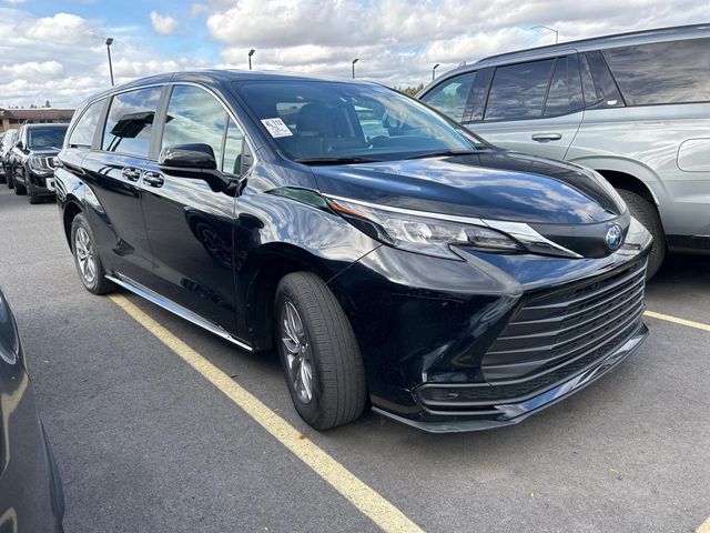 2024 Toyota Sienna LE