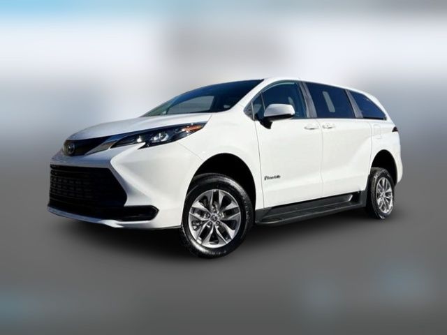 2024 Toyota Sienna LE