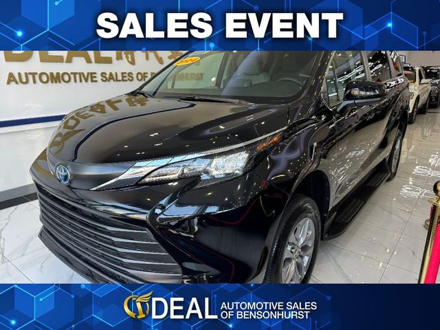 2024 Toyota Sienna LE