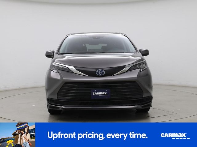 2024 Toyota Sienna LE