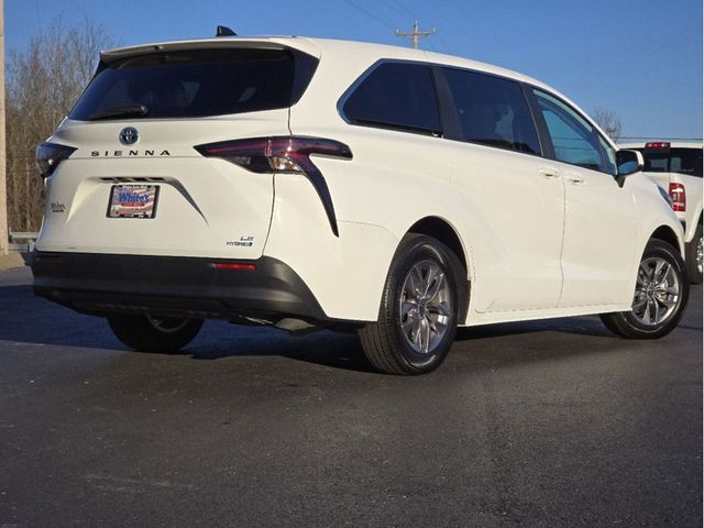 2024 Toyota Sienna LE