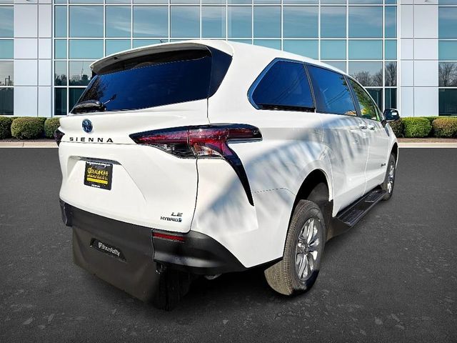 2024 Toyota Sienna LE