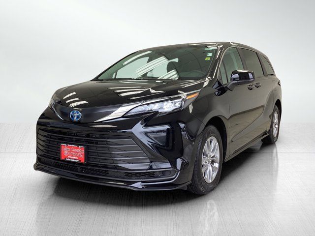 2024 Toyota Sienna LE