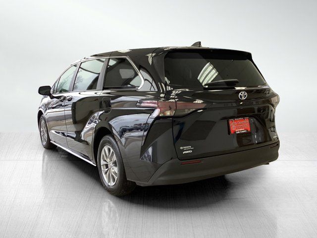 2024 Toyota Sienna LE