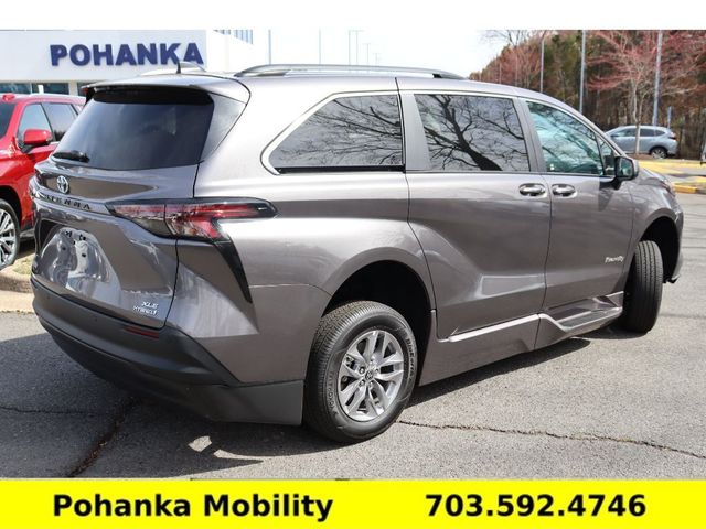 2024 Toyota Sienna XLE