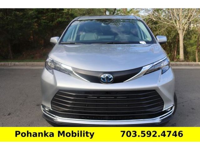 2024 Toyota Sienna XLE