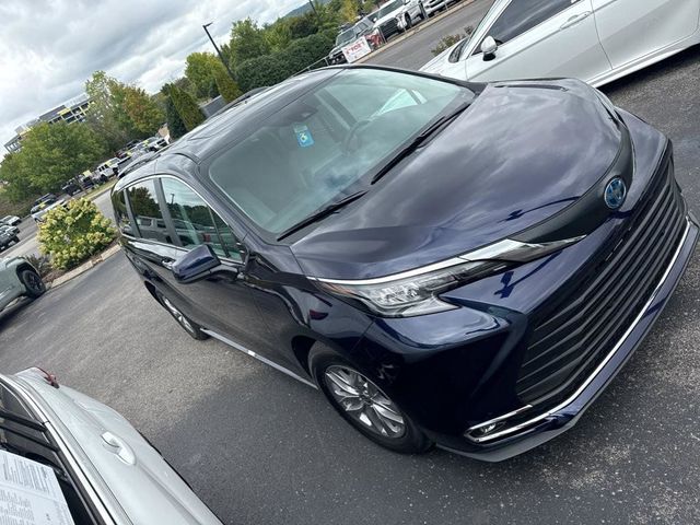 2024 Toyota Sienna XLE