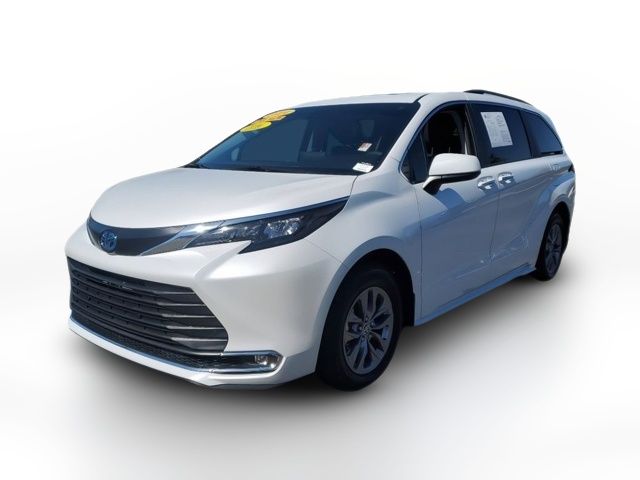 2024 Toyota Sienna XLE