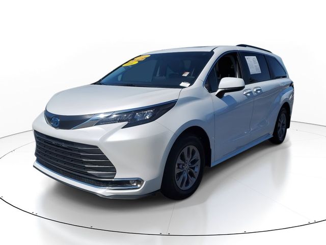 2024 Toyota Sienna XLE