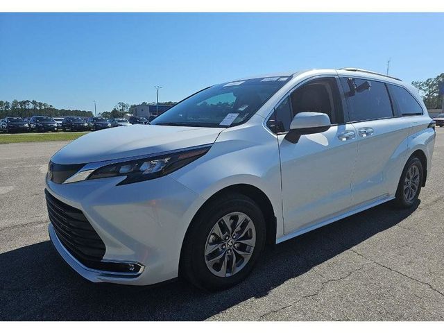 2024 Toyota Sienna XLE