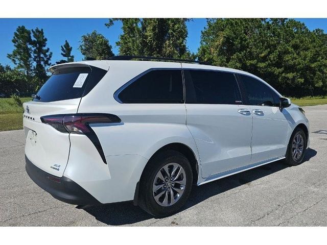 2024 Toyota Sienna XLE