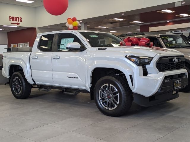 2024 Toyota Tacoma 4WD TRD Sport Hybrid