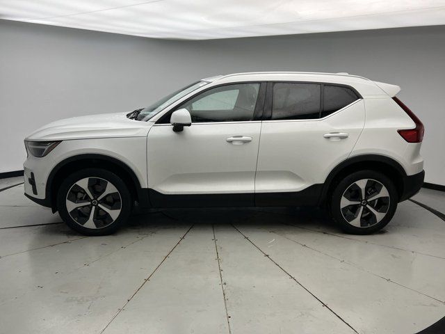 2024 Volvo XC40 Plus Bright Theme