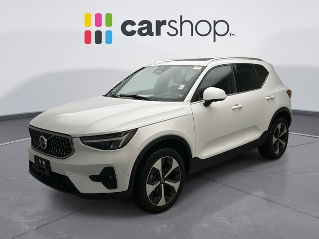 2024 Volvo XC40 Plus Bright Theme