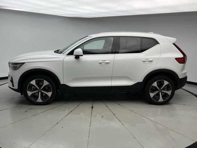 2024 Volvo XC40 Plus Bright Theme