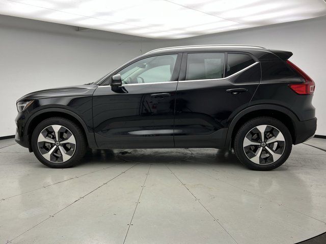 2024 Volvo XC40 Plus Bright Theme