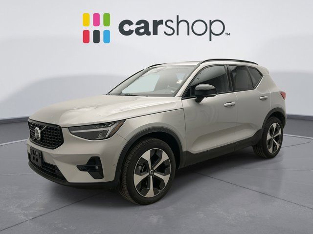 2024 Volvo XC40 Plus Dark Theme