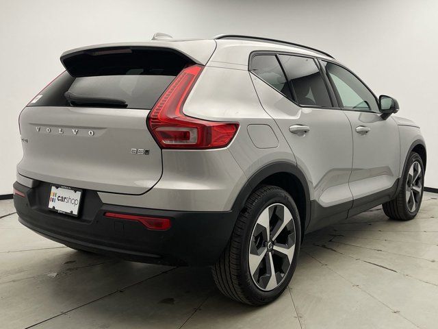 2024 Volvo XC40 Plus Dark Theme