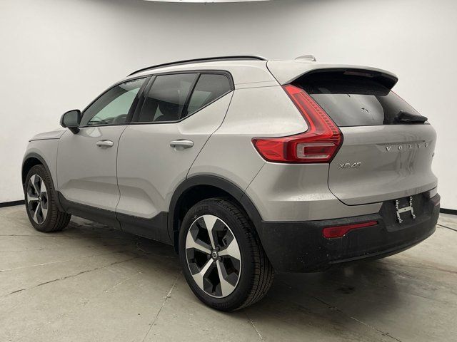 2024 Volvo XC40 Plus Dark Theme