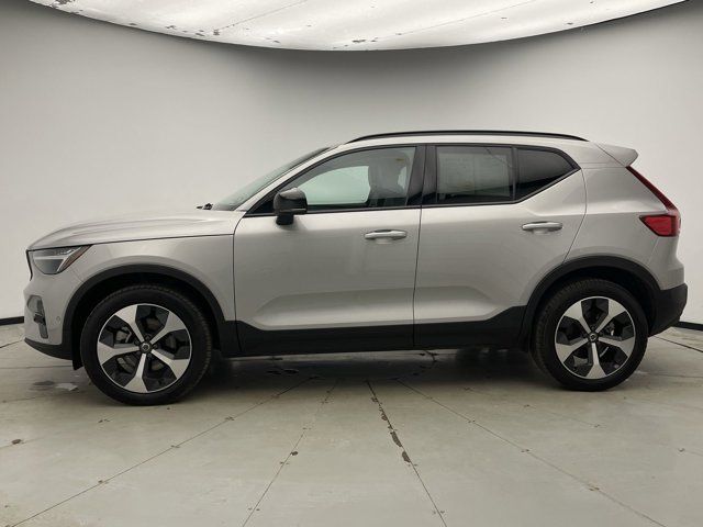 2024 Volvo XC40 Plus Dark Theme