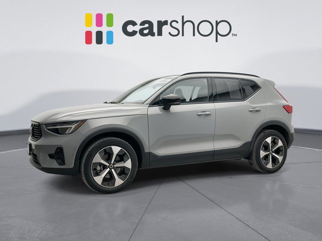 2024 Volvo XC40 Plus Dark Theme