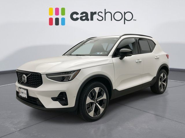 2024 Volvo XC40 Plus Dark Theme