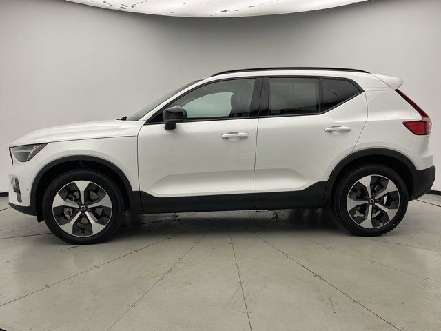 2024 Volvo XC40 Plus Dark Theme